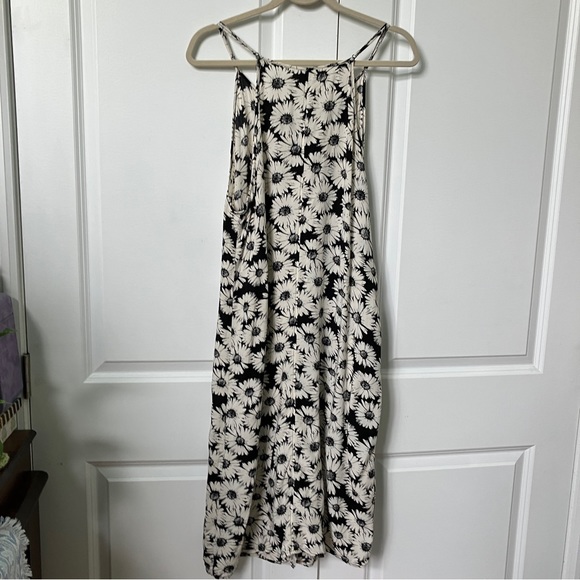 ** DONATED ** Forever 21 Black & Tan Floral Button Front Jumper Dress - Picture 3 of 6